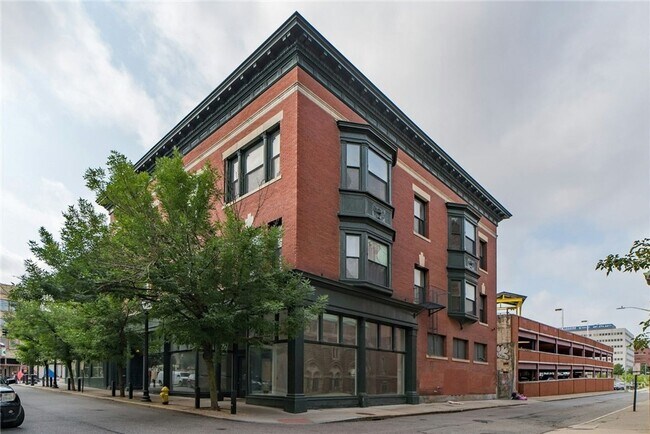 Building Photo - 225 Weybosset St