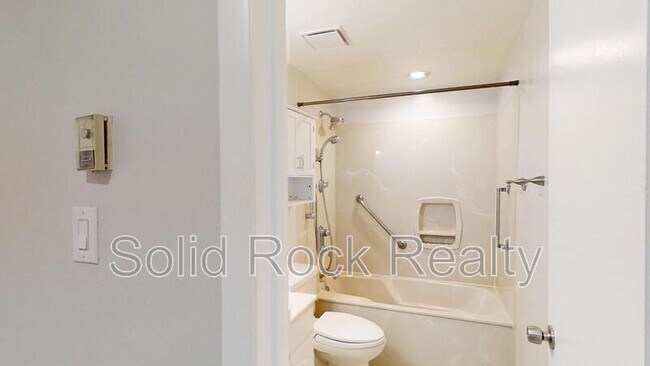 Building Photo - 6621 Dublin Loop W