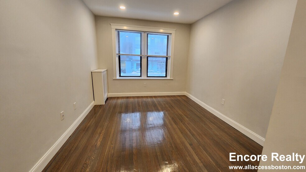 Building Photo - 11 Peterborough St