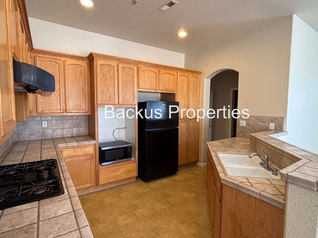 Building Photo - 11 Huerta Ave