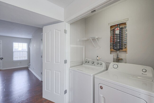 Building Photo - 240 Arapaho Dr