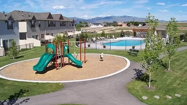 Building Photo - Outstanding Location with Community Pool!