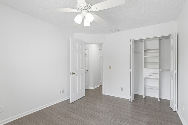 Building Photo - 5530 Coach House Cir