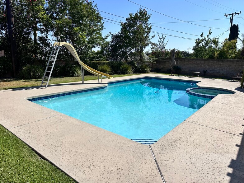 Building Photo - 3218 Tannencrest Dr