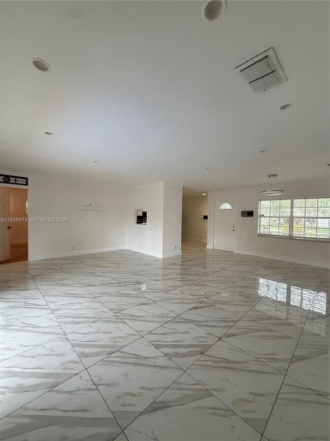 Building Photo - 19253 Carolina Cir