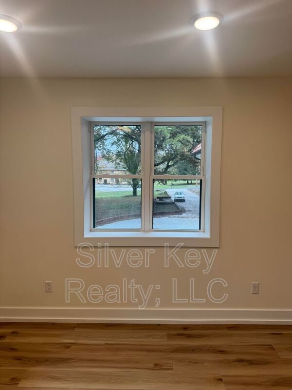 Building Photo - 2113 W Madison Ave