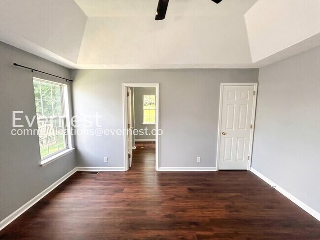 Building Photo - 3-Bed/2-Bath Home with Attached Garage/ Available Now!