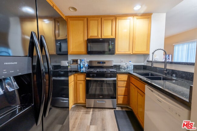 Building Photo - 4600 Don Lorenzo Dr