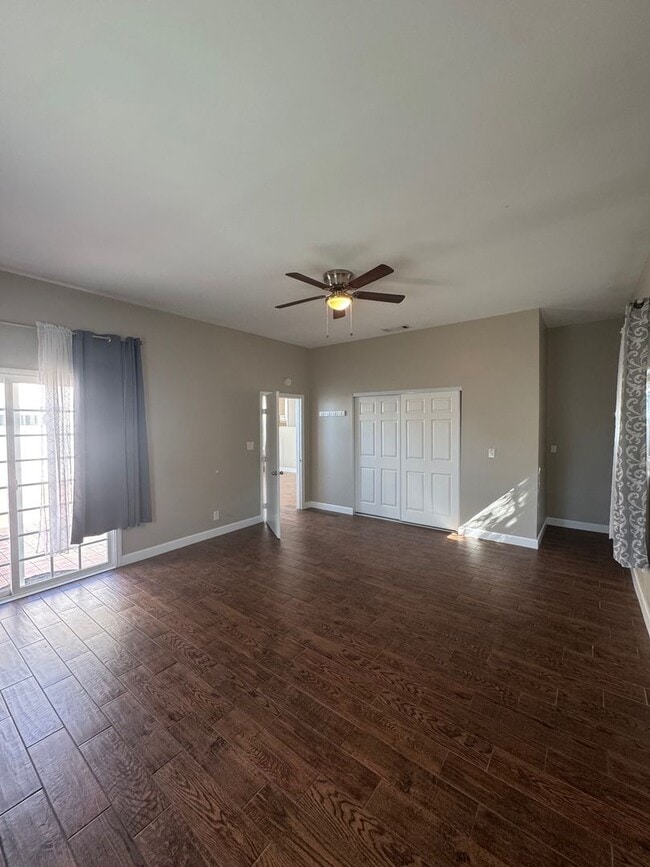 Building Photo - Large 4 bedroom 2 Bathroom for rent