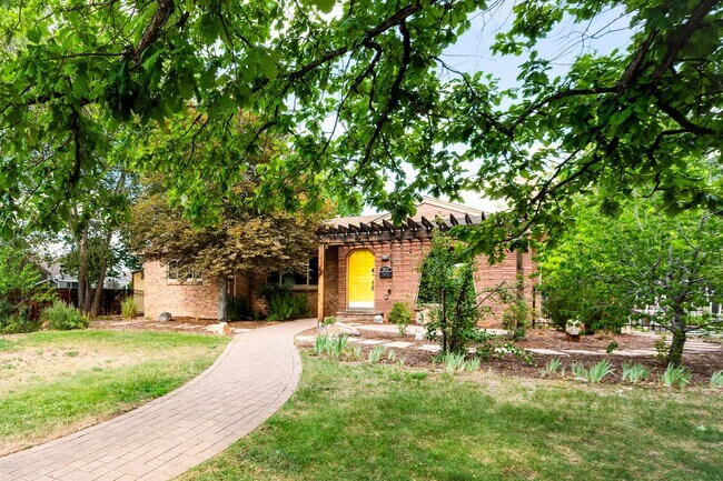Building Photo - 4BD, 3BA Park Hill Home with Yard and 2-Car Garage