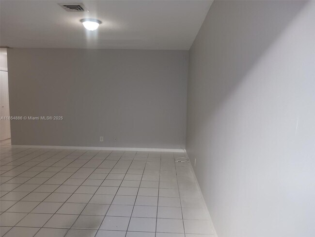 Building Photo - 2127 Van Buren St