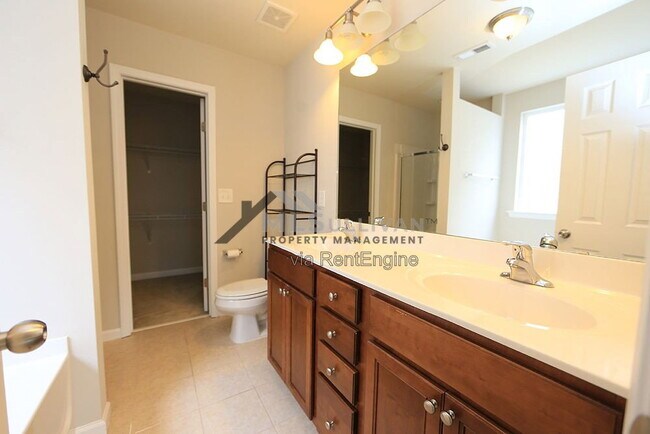 Building Photo - 1112 Garden Square Ln