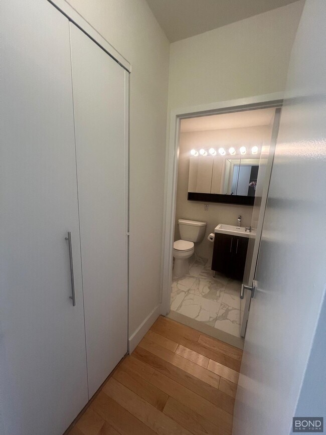 Building Photo - 410 W 53rd St