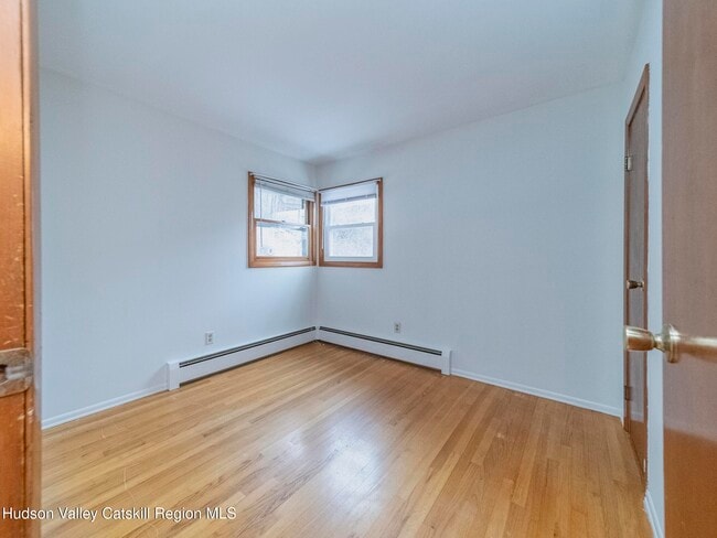 Building Photo - 30 Redwood Rd