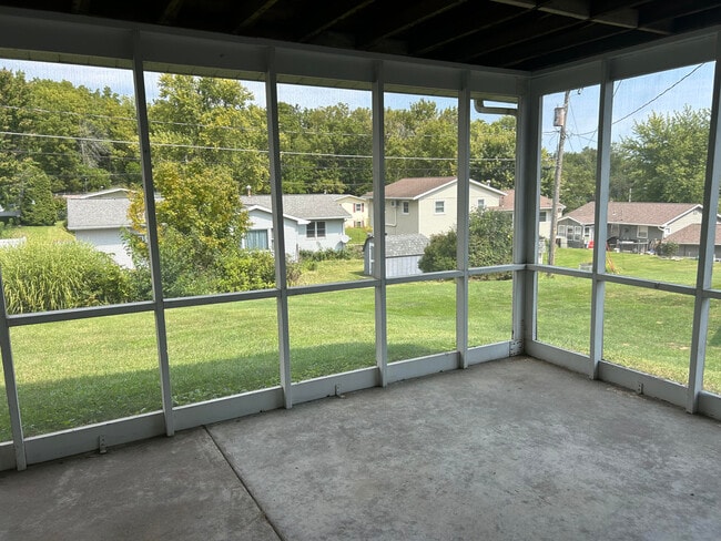 Building Photo - 520 30th Ave N