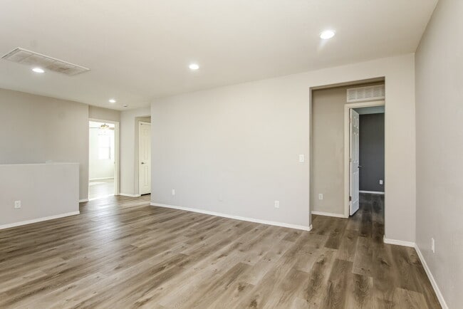 Building Photo - 16417 W Latham St