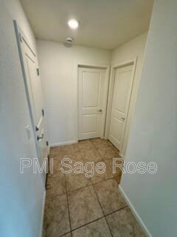 Building Photo - 8932 Coyote Blf Dr