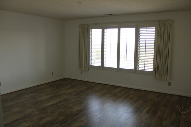 Building Photo - 140 Bent Tree Dr