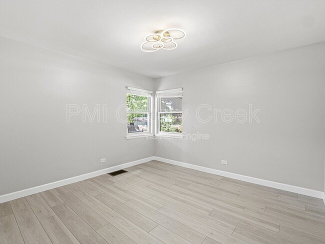 Building Photo - 550 Winona Ct