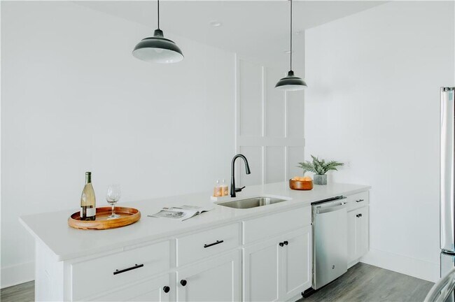 Building Photo - 117 Mayson Ave NE