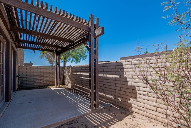 Building Photo - 2650 S Los Amigos Dr