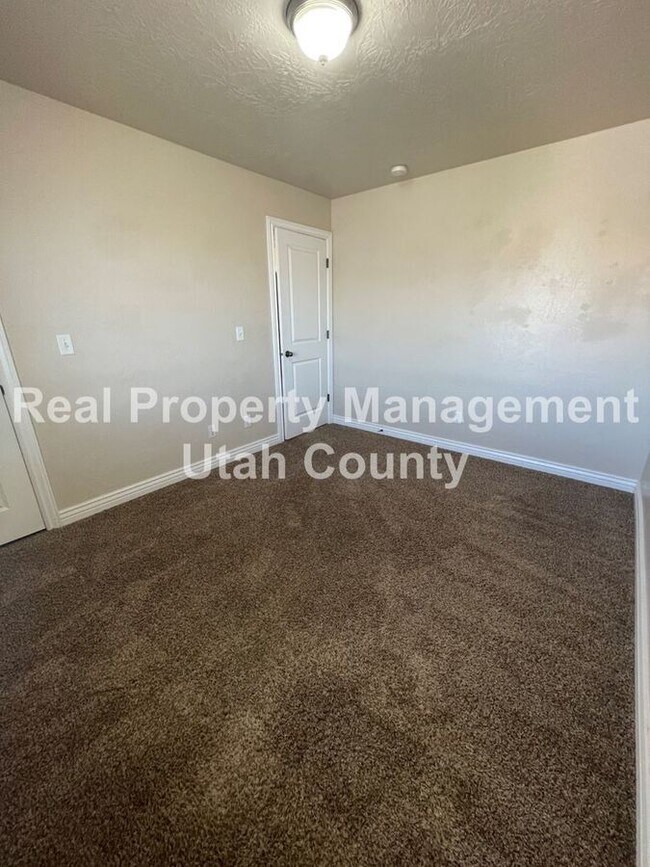 Building Photo - 2861 Fox Hunters Loop