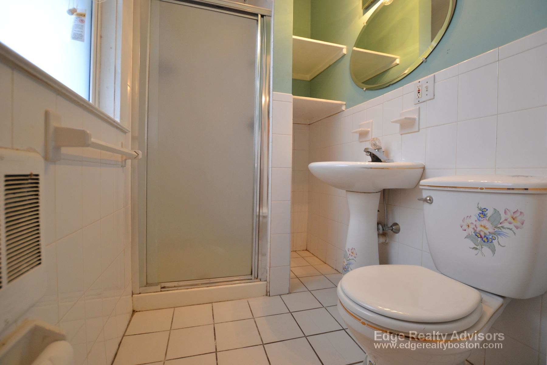 Building Photo - 22-24 Everett Sq. Unit 1