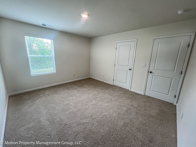 Building Photo - For Rent – Spacious 4 Bed / 3.5 Bath Home ...