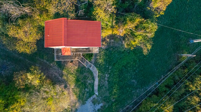 Building Photo - 10644 Peach Ridge Rd