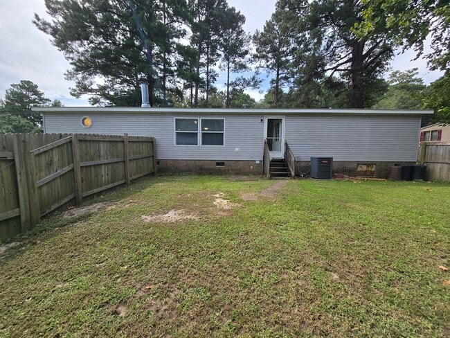 Building Photo - NEW LISTING!!!!!