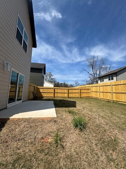 Building Photo - 305 Georgia St