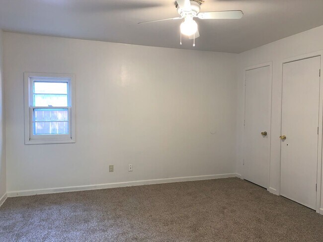 Building Photo - Pre-Leasing  3 Bed 1 Bath