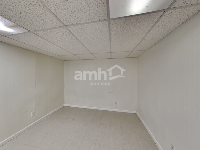 Building Photo - 837 Avalon Dr