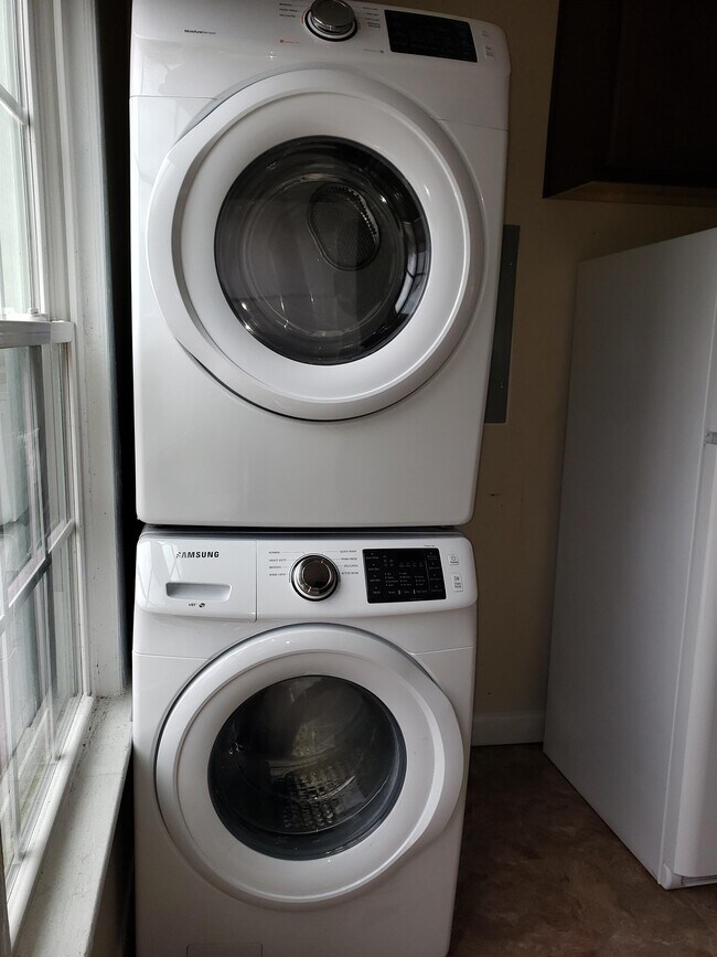 Building Photo - 132 Euclid St