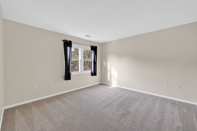 Building Photo - 12 Kevin Dr