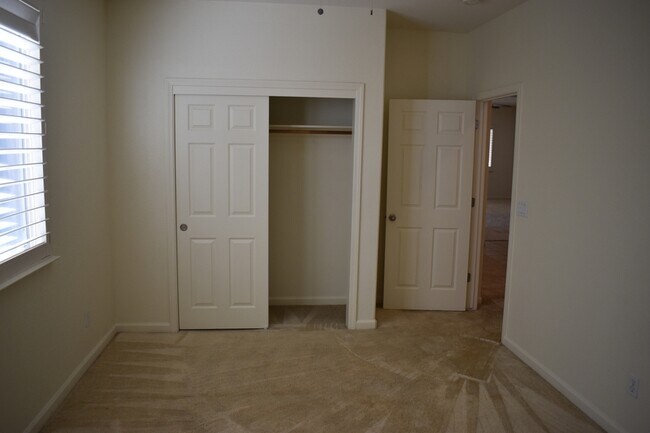Building Photo - 2261 Pillsbury Rd