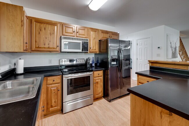 Building Photo - "Charming 2-Bedroom Furnished Retreat with Spacious Layout and 2.5 Baths in York, SC!"