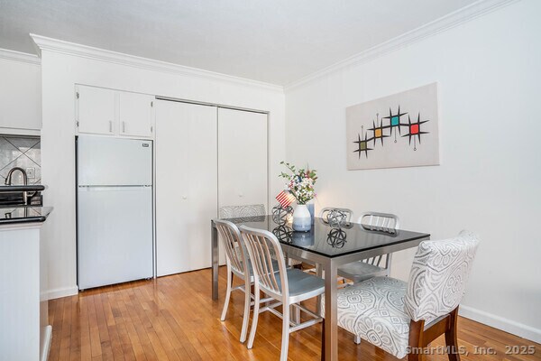 Building Photo - 1 Gold St