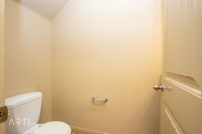 Building Photo - Move in Special 3 Bedroom 2.5 Bathroom In ...