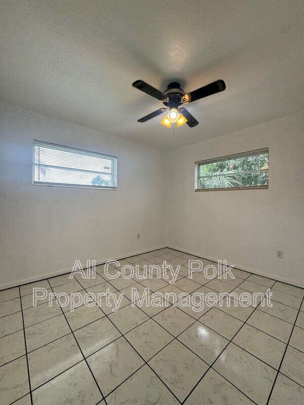 Building Photo - 1625 E Fern Rd