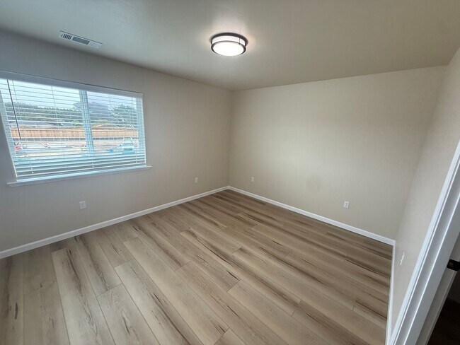Building Photo - 1652 Ascent Pl