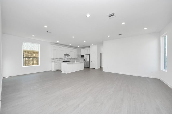 Building Photo - 27111 Blue Pool Dr