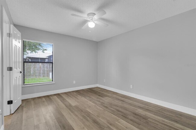 Building Photo - 907 Park Villa Cir