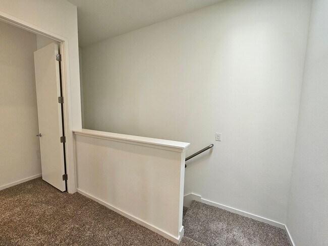 Building Photo - Minutes from Downtown, Uptown, Henderson, ...