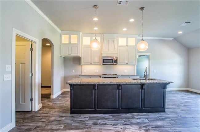 Building Photo - 4 Bedroom Home with Upstairs Bonus room in Edmond