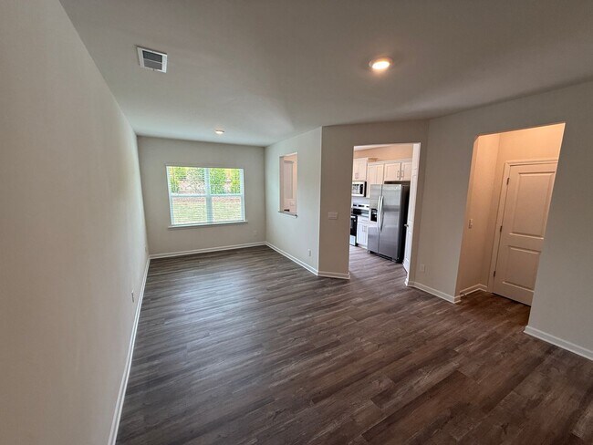 Building Photo - Brand New home in York!