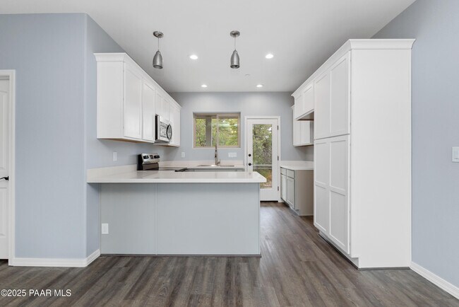 Building Photo - 305 Remington Trail