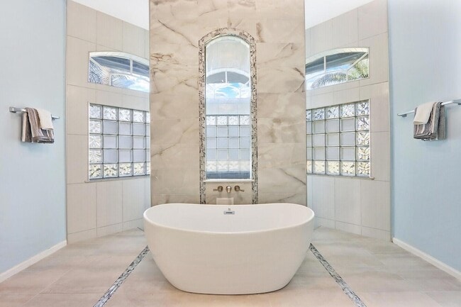 Building Photo - 16146 72nd Dr N