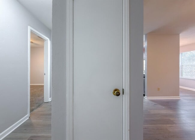 Building Photo - 2334 Sylvan Ct