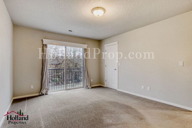 Building Photo - Beautiful 2 Bed • 2.5 Bath home in Prime Hillsboro Location – Light, Bright & Functional! *** Spe...